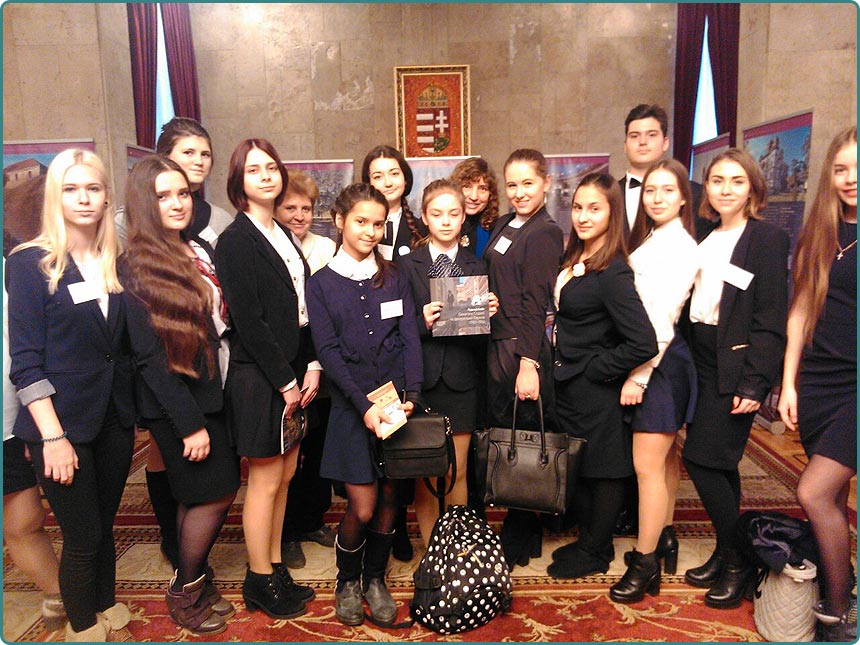 Юні екскурсоводи в посольстві Угорщини