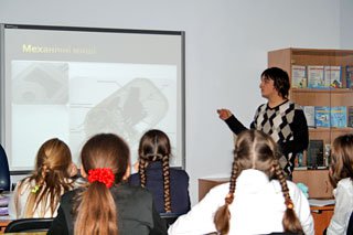 Студенти-практиканти проводять уроки інформатики в Скандинавській гімназії